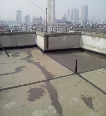 印江漏水维修 楼顶漏水是什么原因，楼顶漏水维修方法是什么?